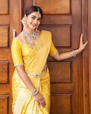 Pooja Hegde Instagram - The Mangalorian. 🤌🏼🌼🫡 #thisistheway #mangiweddings