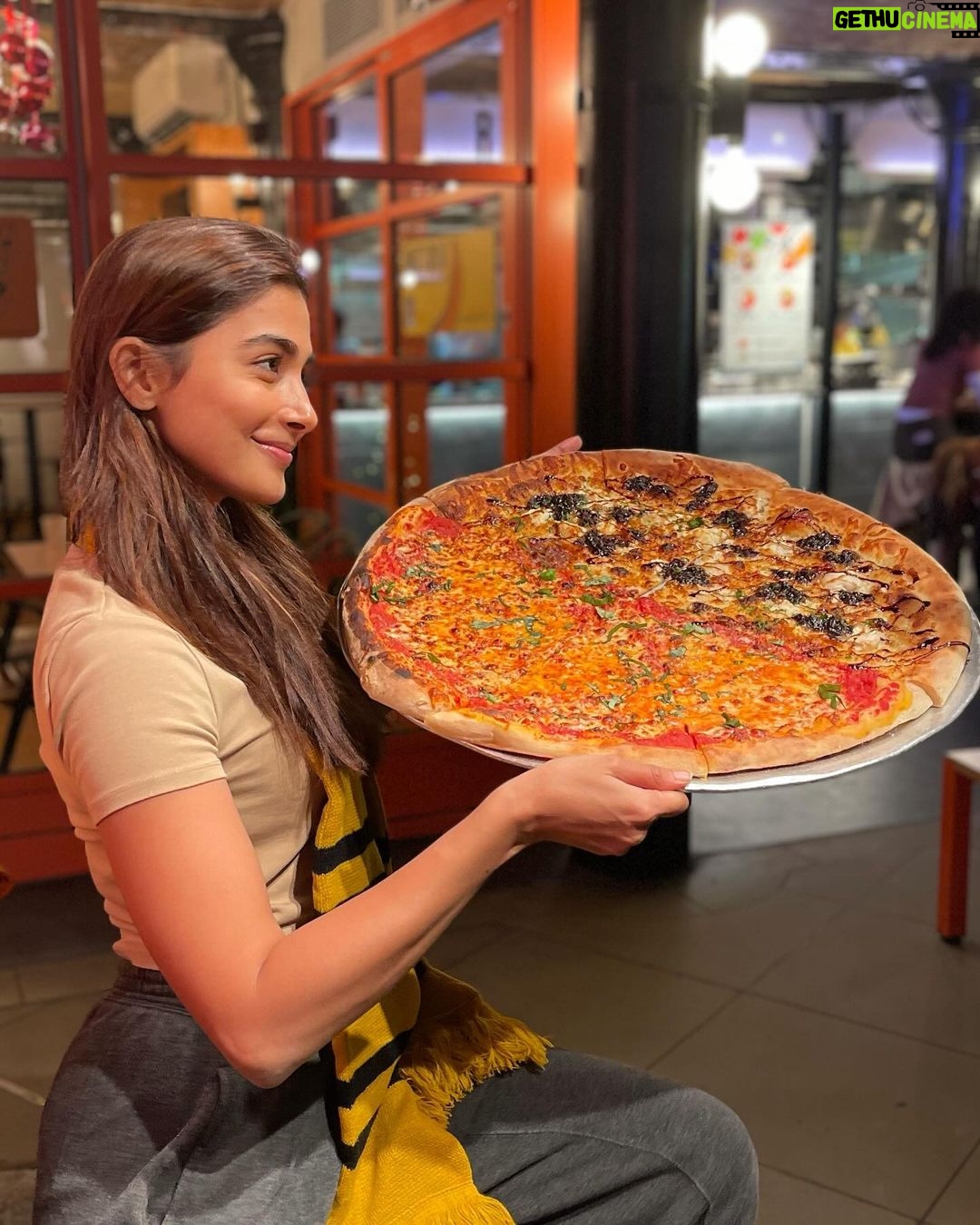 Pooja Hegde Instagram - Heavy weight lifting champ 💪🏼 🍕 #whatstheworldwithoutpizza #worldpizzaday #joy