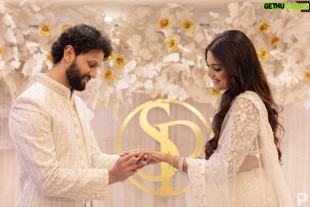 Pooja Sawant Instagram - Blessed 💫💍🧿 My outfit by @rajgharana.rg Siddhesh’s outfit by @shiledar_ethnics Jewellery by @kalyanjewellers_official 💫 Photography by @p16studios @prathmeshrangolephotography Make up by @vrushti_harkare Hair by @devendra.pushpa Event manager @bhagatamol
