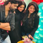 Pooja Sawant Instagram - How amazing this day was ♥️🥹 Thanks a million to everyone who wished me and kept me in their prayer today 🧿💜 GRATITUDE ♾️ Sending my love to each one of you who made me smile / laugh and overwhelmed ♥️♥️♥️♥️🥹🥹🥹 I love you all 💕♾️ Decore by @dreamboxevents_ 💜 Beautiful purple cake by @bakeria___