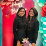 Pooja Sawant Instagram - How amazing this day was ♥️🥹 Thanks a million to everyone who wished me and kept me in their prayer today 🧿💜 GRATITUDE ♾️ Sending my love to each one of you who made me smile / laugh and overwhelmed ♥️♥️♥️♥️🥹🥹🥹 I love you all 💕♾️ Decore by @dreamboxevents_ 💜 Beautiful purple cake by @bakeria___