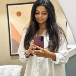 Pooja Sawant Instagram - This is a ‘Thank you’ post for @drbhagyashri_gupte and @dermavilla01 for making me believe to have a healthy skin .. Now I can step out literally with no make up ( of course with nice amount of moisturiser and sunscreen 🙈 ) Thank you for making @dermavilla01 my happy place ♥️ Happy to be part of ‘ Be beautiful with Dr. Bhagyashri’