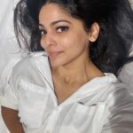 Pooja Sawant Instagram - This is a ‘Thank you’ post for @drbhagyashri_gupte and @dermavilla01 for making me believe to have a healthy skin .. Now I can step out literally with no make up ( of course with nice amount of moisturiser and sunscreen 🙈 ) Thank you for making @dermavilla01 my happy place ♥️ Happy to be part of ‘ Be beautiful with Dr. Bhagyashri’