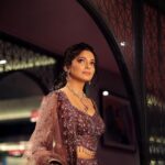 Pooja Sawant Instagram - Much awaited evening of this fairy tale 💫🌸 @siddy.16 Outfit by @rajgharana.rg Jewellery @kalyanjewellers_official Picture courtesy @p16studios Make up @vrushti_harkare Hair @devendra.pushpa