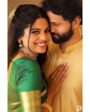 Pooja Sawant Instagram - Officially mine @siddy.16 ♥️💍

Photography @p16studios @prathmeshrangolephotography