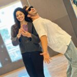 Pooja Sawant Instagram - Have you watched the reunion of this duo ? ♥️🌸 Watch our song Rom Rom - from the movie ‘ Crackk’ Releasing on 23rd Feb All the best Jamwaal 💜💜💜 🙌🏻