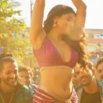 Pooja Sawant Instagram - For all the Seedha Sa Choras in love 👀 #RomRom song out now, link in bio 🤙 @mevidyutjammwal @rukminimaitra @aditya_datt @mcsquare7000 @tanishk_bagchi @ericpillai @ganeshacharyaa @tseries.official @abbassayyed77 @actionherofilms #CrakkOn23rdFeb #JeetegaTohJiyegaa