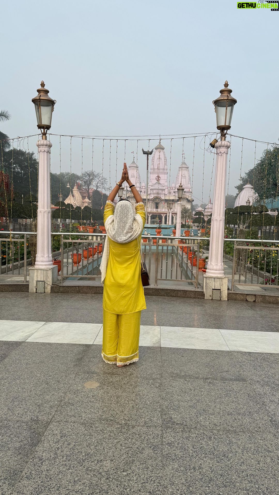 Poonam Dubey Instagram - Har har Mahadev Shambhu 🙏🙏🙏🙏🙏🙏 बाबा गोरखनाथ की जय सुबह सुबह बाबा के दर्शन कर के मन तृप्त हो गया। Baba Gorakh Nath Temple, Gorakhpur