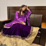 Poonam Dubey Instagram - मुझे समझ नहीं आ रहा था कौन सी तस्वीर सब से अच्छी है इसलिए सब post कर रही हूँ। आप लोग बताओ? 😍😍😍😍😍😍 . . . . . #ootd #purple💜 #love #lookoftheday #indianattire #poonamdubey India
