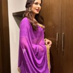 Poonam Dubey Instagram - मुझे समझ नहीं आ रहा था कौन सी तस्वीर सब से अच्छी है इसलिए सब post कर रही हूँ। आप लोग बताओ? 😍😍😍😍😍😍 . . . . . #ootd #purple💜 #love #lookoftheday #indianattire #poonamdubey India