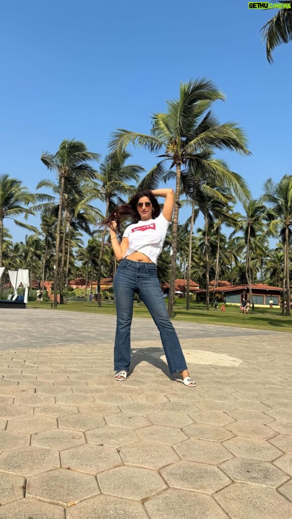 Poonam Dubey Instagram - तू ही तू बसा है मुझमें , मैं बची हूँ थोड़ी थोड़ी❤️❤️❤️❤️ . . . . . . # Taj Holiday Village Resort & Spa Goa
