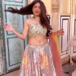 Poonam Rajput Instagram – Tak tak tainu goriye nikle current Tere yaar chon! 💃🏼👠

#hawamehal #pinkcity #jaipur #shootdiaries #leahngacholi #actorslife #poonamrajput #vibes #instareels #explorepage