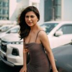 Poonam Rajput Instagram – फूलों पे बरसती हूँ कभी सूरत-ए-शबनम 
बदली हुई रुत में कभी सावन की झड़ी हूँ .🫶

Clicked by @bharat_rawail 🫶
Styled by @stylistshikhar 
Make up by @sahil_anand_arora 
Hair by @nargis9052 

#photoshoot #photography #outdoorphotography #styling #vintagefashion #vintagelook #bollywood #india