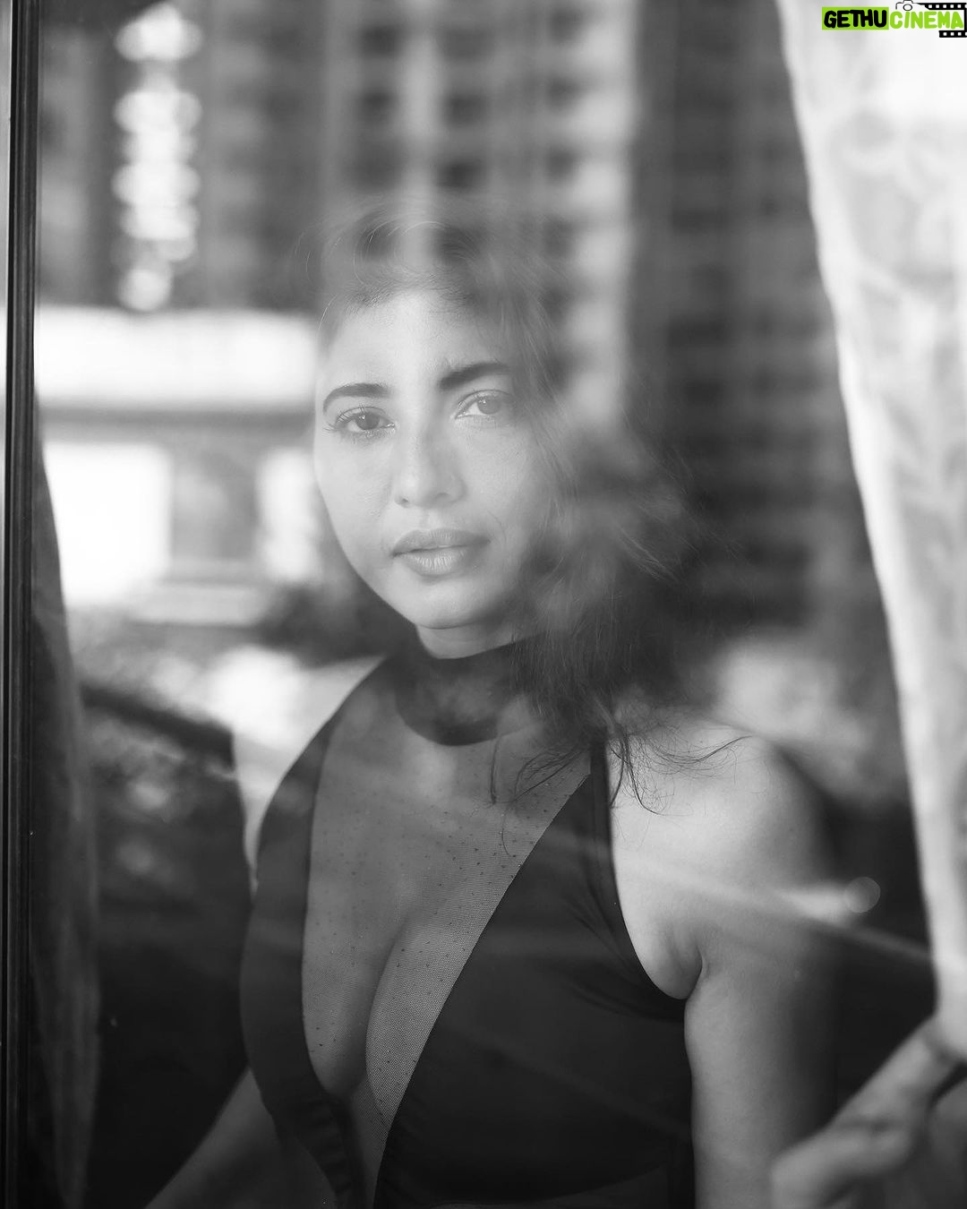 Poonam Rajput Instagram - Watching me? I am watching you…🤓