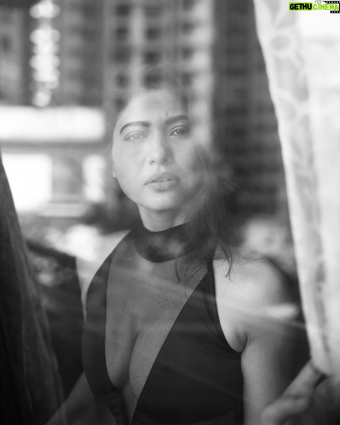 Poonam Rajput Instagram - Watching me? I am watching you…🤓