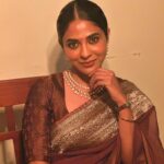 Poornima Indrajith Instagram - And the winner is BROWN 🤎✨ In the yummiest benaresi saree from the up cycled collections @pranaahbypoornimaindrajith Jewellery by @lohamcochin HMU : @prabin_makeupartist