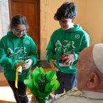 Pope Francis Instagram - EN: The evil spirit wants to "ensalve our soul" and uses many "chains": dependencies, trends, consumerism, hedonism. Jesus came to free us: let us invoke Him! May we never make a compromise with evil, but follow the One who gave His life for us. #GospelOfTheDay PT: O espírito maligno quer “acorrentar a nossa alma” e usa muitas “correntes”: vícios, modas, consumismo, hedonismo... Jesus veio para nos libertar: invoquemo-lo! Não nos comprometamos com o mal, mas sigamos Aquele que deu a vida por nós. #EvangelhoDoDia IT: Lo spirito maligno vuole "incatenarci l'anima" e si serve di tante "catene": dipendenze, mode, consumismo, edonismo... Gesù è venuto a liberarci: invochiamolo! Non facciamo compromessi col male, ma seguiamo Chi ha dato la vita per noi. #VangeloDelGiorno FR: L'esprit du mal veut "enchaîner nos âmes" et utilise de nombreuses "chaînes" : addictions, modes, consumérisme, hédonisme... Jésus est venu nous libérer : invoquons-le ! Ne nous compromettons pas avec le mal, mais suivons Celui qui a donné sa vie pour nous. #Évangile du jour DE: Der böse Geist will "unsere Seele anketten" und bedient sich vieler "Ketten": Sucht, Moden, Konsum, Hedonismus... Jesus ist gekommen, uns zu befreien: rufen wir zu ihm! Machen wir keine Kompromisse mit dem Bösen, sondern folgen wir dem, der sein Leben für uns gegeben hat. #Evangeliumvonheute PL: Zły duch chce „skrępować nasze dusze” i używa „łańcuchów” uzależnień, panującej mody, konsumpcjonizmu i hedonizmu. Jezus przyszedł, aby nas wyzwolić: przyzywajmy Go! Nie idźmy na kompromis ze złem, tylko śledźmy Tego, który oddał za nas życie. #ewangeliadnia Città del Vaticano