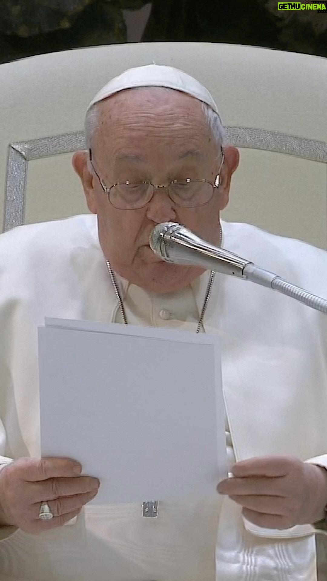 Pope Francis Instagram - EN: Faith, tormented by the test of acedia, does not lose its value. On the contrary, it is the true faith, the very human faith, which despite everything, despite the darkness that blinds it, still humbly believes. It is that faith that remains in the heart, like embers beneath the ashes. It always remains. And if one of us falls prey to this vice, or to the temptation of acedia, try to look within and fan the embers of faith; that is how we keep going. ES: La fe atormentada por la prueba de la acedia no pierde su valor. Al contrario, es la fe verdadera, la humanísima fe que, a pesar de todo, a pesar de la oscuridad que la ciega, sigue humildemente creyendo. Es esa fe que permanece en el corazón, como las brasas bajo las cenizas. Siempre permanece. Y si alguno de nosotros cae en este vicio o en la tentación de la acedia, que intente mirar en su interior y custodiar las brasas de la fe: así es como se sigue adelante. FR: La foi, tourmentée par l’épreuve de l’acédie, ne perd pas sa valeur. Bien au contraire, c’est la vraie foi, la foi très humaine qui, malgré tout, malgré l’obscurité qui l’aveugle, croit encore humblement. C’est cette foi qui reste dans le cœur, comme les braises sous la cendre. Elle reste toujours. Et si l’un de nous tombe dans ce vice ou dans la tentation de l’acédie, qu’il s’efforce de regarder à l’intérieur de soi et d’entretenir les braises de la foi : c’est ainsi que l’on va de l’avant. IT: La fede, tormentata dalla prova dell’accidia, non perde di valore. È anzi la vera fede, l’umanissima fede, che nonostante tutto, nonostante l’oscurità che la acceca, ancora umilmente crede. È quella fede che rimane nel cuore, come rimane la brace sotto la cenere. Sempre rimane. E se qualcuno di noi cade in questo vizio o in una tentazione di accidia, cerchi di guardarsi dentro e di custodire la brace della fede: così si va avanti.
