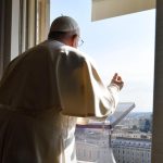 Pope Francis Instagram - EN: The evil spirit wants to "ensalve our soul" and uses many "chains": dependencies, trends, consumerism, hedonism. Jesus came to free us: let us invoke Him! May we never make a compromise with evil, but follow the One who gave His life for us. #GospelOfTheDay PT: O espírito maligno quer “acorrentar a nossa alma” e usa muitas “correntes”: vícios, modas, consumismo, hedonismo... Jesus veio para nos libertar: invoquemo-lo! Não nos comprometamos com o mal, mas sigamos Aquele que deu a vida por nós. #EvangelhoDoDia IT: Lo spirito maligno vuole "incatenarci l'anima" e si serve di tante "catene": dipendenze, mode, consumismo, edonismo... Gesù è venuto a liberarci: invochiamolo! Non facciamo compromessi col male, ma seguiamo Chi ha dato la vita per noi. #VangeloDelGiorno FR: L'esprit du mal veut "enchaîner nos âmes" et utilise de nombreuses "chaînes" : addictions, modes, consumérisme, hédonisme... Jésus est venu nous libérer : invoquons-le ! Ne nous compromettons pas avec le mal, mais suivons Celui qui a donné sa vie pour nous. #Évangile du jour DE: Der böse Geist will "unsere Seele anketten" und bedient sich vieler "Ketten": Sucht, Moden, Konsum, Hedonismus... Jesus ist gekommen, uns zu befreien: rufen wir zu ihm! Machen wir keine Kompromisse mit dem Bösen, sondern folgen wir dem, der sein Leben für uns gegeben hat. #Evangeliumvonheute PL: Zły duch chce „skrępować nasze dusze” i używa „łańcuchów” uzależnień, panującej mody, konsumpcjonizmu i hedonizmu. Jezus przyszedł, aby nas wyzwolić: przyzywajmy Go! Nie idźmy na kompromis ze złem, tylko śledźmy Tego, który oddał za nas życie. #ewangeliadnia Città del Vaticano