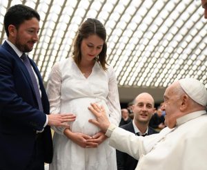 Pope Francis Instagram - EN: Life does not depend on what we possess (Lk 12:15). Life depends on good relationships: with God, with others, and also with those who have less. #GeneralAudience
PT: A vida não depende do que se possui (Lucas 12:15). Depende, pelo contrário, das boas relações: com Deus, com os outros e também com quem tem menos. #AudiênciaGeral
ES: La vida no depende de lo que se posee (Lc 12,15). Depende, en cambio, de las buenas relaciones: con Dios, con los demás y también con quien tiene poco. #AudienciaGeneral
IT: La vita non dipende da ciò che si possiede (Lc 12,15). Dipende invece dalle buone relazioni: con Dio, con gli altri e anche con chi ha di meno. #UdienzaGenerale
FR: La vie ne dépend pas de ce que l'on possède (Lc 12, 15). Elle dépend au contraire des bonnes relations qu'on a avec Dieu, avec les autres et aussi avec ceux qui ont moins que nous. #AudienceGénérale
DE: Das Leben hängt nicht vom Besitz ab (vgl. Lk 12,15), sondern von guten Beziehungen: mit Gott, mit den Anderen und auch mit denen, die weniger haben. #Generalaudienz
PL: Życie nie zależy od tego, co się posiada (por. Łk 12, 15). Zależy natomiast od dobrych relacji z Bogiem, z innymi, a także z tymi, którzy są ubożsi. #AudiencjaOgólna