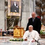 Pope Francis Instagram - EN: Today we think of María Antonia de San José, “Mama Antula”, a wayfarer of the Spirit who travelled thousands of kilometers on foot, crossing deserts and taking dangerous paths, bringing God with her. ES: Hoy pensemos en María Antonia de san José, “Mama Antula”, una viandante del Espíritu que recorrió miles de kilómetros a pie, atravesó desiertos y caminos peligrosos para llevar a Dios. PT: Hoje, pensemos em María Antonia de San José, "Mama Antula", uma viajante do Espírito que percorreu milhares de quilômetros a pé, por desertos e estradas perigosas, para levar Deus. IT: Oggi pensiamo a María Antonia de San José, “Mama Antula”, una viandante dello Spirito che ha percorso migliaia di chilometri a piedi, attraverso deserti e strade pericolose, per portare Dio. FR: Aujourd'hui, nous pensons à María Antonia de San José, "Mama Antula", une pionnière de l'Esprit qui a parcouru des milliers de kilomètres à pied, à travers les déserts et les routes dangereuses, pour apporter Dieu. Basilica di San Pietro in Vaticano