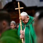 Pope Francis Instagram - EN: Overwhelmed by a barrage of words, we let the word of God glide by us: we hear it, yet we fail to listen to it; we listen to it, yet we don’t keep it; we keep it, yet we don’t let it provoke us to change. We need to stop being “deaf” to God’s word #SundayoftheWordofGod ES:Es el riesgo que corremos, ya que abrumados por miles de palabras, no damos importancia a la Palabra de Dios, la oímos, pero no la escuchamos; la escuchamos, pero no la custodiamos; la custodiamos, pero no nos dejamos provocar por ella para cambiar. Es necesario no ser “sordos” a la Palabra. #DomingodelaPalabradeDios PT: Este é o nosso risco: arrastados por mil palavras, passa-nos por cima também a Palavra de Deus: ouvimo-la, mas não a escutamos; escutamo-la, mas não a guardamos; guardamo-la, mas não nos deixamos provocar à mudança de vida. È preciso não ser «surdo» à Palavra. #DomingodaPalavradeDeus IT: Travolti da mille parole, ci lasciamo scivolare addosso pure la #ParoladiDio: la sentiamo, ma non la ascoltiamo; la ascoltiamo, ma non la custodiamo; la custodiamo, ma non ci lasciamo provocare per cambiare. Bisogna non essere “sordi” alla Parola! #DomenicadellaParola FR: Parfois, nous laissons la #ParoledeDieu glisser sur nous. Nous l’entendons, mais nous ne l’écoutons pas ; nous l’écoutons, mais nous ne la gardons pas ; nous la gardons mais nous ne nous laissons pas changer. Ne soyons pas “sourds” à la Parole! #DimanchedelaParoledeDieu PL: Przytłoczeni tysiącem słów pozwalamy, żeby słowo Boże przemknęło: słyszymy je, ale go nie słuchamy; słuchamy go, ale go nie strzeżemy; strzeżemy go, ale nie pozwalamy, by sprowokowało nas do przezmiany. Nie można być „głuchym” na Słowo! #NiedzielaSłowaBożego Basilica di San Pietro in Vaticano