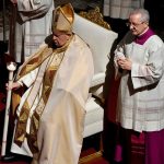 Pope Francis Instagram - EN: Let us be restless, let us be moved by the Spirit, like Simeon and Anna. If, like them, we live in expectation, safeguarding our interior life and in conformity with the Gospel, we will embrace Jesus, the light and hope of life. #PresentationOfTheLord PT: Deixemo-nos interpelar, deixemo-nos mover pelo Espírito, como Simeão e Ana. Se vivermos, como eles, a expetativa salvaguardando a vida interior e permanecendo coerentes com o estilo do Evangelho, abraçaremos Jesus, luz e esperança da vida. #ApresentaçãodoSenhor ES: Dejémonos interpelar, dejémonos mover por el Espíritu, como Simeón y Ana. Si sabemos vivir la espera como ellos, en el cuidado de la vida interior y en coherencia con el estilo del Evangelio, entonces abrazaremos a Jesús, luz y esperanza de la vida. #PresentacióndelSeñor IT: Lasciamoci inquietare, lasciamoci muovere dallo Spirito, come Simeone e Anna. Se come loro vivremo l’attesa nella custodia della vita interiore e nella coerenza con lo stile del Vangelo, abbracceremo Gesù, luce e speranza della vita. #PresentazionedelSignore FR: Laissons-nous inquiéter, laissons-nous mouvoir par l’Esprit, comme Siméon et Anne. Si, comme eux, nous vivons l’attente dans la garde de la vie intérieure et en cohérence avec le style de l’Évangile, nous embrasserons Jésus, lumière et espérance de la vie. #PrésentationDeJésus PL: Pozwólmy się zaniepokoić, pozwólmy się poruszyć Duchowi, jak Symeon i Anna. Jeśli tak jak oni będziemy żyli oczekiwaniem, strzegąc życia wewnętrznego i w zgodzie ze stylem Ewangelii, przyjmiemy Jezusa, światło i nadzieję życia. #OfiarowaniePańskie DE: Lassen wir uns in Unruhe versetzen und vom Geist bewegen wie Simeon und Hanna. Wenn wir die Erwartung leben wie sie, indem wir das innere Leben pflegen im Einklang mit dem Stil des Evangeliums, werden wir Jesus umarmen, Licht und Hoffnung des Lebens. #DarstellungdesHerrn Basilica di San Pietro in Vaticano