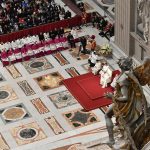 Pope Francis Instagram - EN: May we learn to live every day, every moment, every action with our inner gaze turned to Jesus, in all our joys and sorrows, satisfactions and problems. Let us live everything in the presence and with the grace of Jesus, the Lord, in gratitude and hope. #TeDeum PT: Aprendamos a viver cada dia, cada momento, cada ocupação com o olhar interior voltado para Jesus. Alegrias e dores, satisfações e problemas. Tudo na presença e com a graça de Jesus, o Senhor. Tudo com gratidão e esperança. #TeDeum ES: Aprendamos a vivir cada día, cada momento, cada ocupación con la mirada interior dirigida hacia Jesús. Alegrías y dolores, satisfacciones y problemas. Todo en la presencia y con la gracia de Jesús, el Señor. Todo con gratitud y esperanza. #TeDeum IT: Impariamo a vivere ogni giorno, ogni momento, ogni occupazione con lo sguardo interiore rivolto a Gesù. Gioie e dolori, soddisfazioni e problemi. Tutto alla presenza e con la grazia di Gesù, il Signore. Tutto con gratitudine e speranza. #TeDeum FR: Apprenons à vivre chaque jour, chaque moment, chaque occupation avec notre regard intérieur tourné vers Jésus. Joies et peines, satisfactions et problèmes. Tout cela en présence et avec la grâce de Jésus, le Seigneur. Le tout avec gratitude et espérance. #TeDeum DE: Lernen wir, jeden Tag, jede Stunde, jede Beschäftigung mit unserem inneren Blick auf Jesus geheftet zu leben. Freud und Leid, Zufriedenheit und Probleme. Alles in der Gegenwart und mit der Gnade Jesu, des Herrn. Alles mit Dankbarkeit und Hoffnung. #TeDeum PL: Uczmy się przeżywać każdy dzień, każdą chwilę, każde zajęcie z wewnętrznym spojrzeniem zwróconym na Jezusa. Radości i smutki, satysfakcje i problemy. Wszystko w obecności i z łaską Jezusa. Wszystko z wdzięcznością i nadzieją. #TeDeum Città Del Vaticano