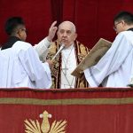 Pope Francis Instagram - EN: We are full of hope and trust as we realize that the Lord has been born for us; that the eternal Word of the Father, the infinite God, has made his home among us. He became flesh; he came “to dwell among us” (Jn 1:14). This is the good news that changed the course of history. Merry Christmas! PT: Enche-nos de confiança e esperança saber que o Senhor nasceu para nós; que a Palavra eterna do Pai, o Deus infinito, fixou a sua morada entre nós. Fez-Se carne, veio «habitar connosco» (Jo 1, 14): esta é a notícia que muda o curso da história. Feliz Natal! ES: Nos llena de confianza y esperanza saber que el Señor nació por nosotros; que la Palabra eterna del Padre, el Dios infinito, puso su morada entre nosotros; que se hizo carne, vino «y habitó entre nosotros» (Jn 1,14). Esta es la noticia que cambia el curso de la historia. ¡Feliz Navidad! IT: Ci riempie di fiducia e di speranza sapere che il Signore è nato per noi; che la Parola eterna del Padre, il Dio infinito, ha fissato la sua dimora tra noi. Si è fatto carne, è venuto «ad abitare in mezzo a noi» (Gv 1,14): ecco la notizia che cambia il corso della storia. Buon Natale! FR: Cela nous remplit de confiance et d'espérance de savoir que le Seigneur est né pour nous, que la Parole éternel du Père, le Dieu infini, a fixé sa demeure parmi nous. Il s'est fait chair, il est venu "habiter parmi nous" (Jn 1,14) : voilà la nouvelle qui change le cours de l'histoire. Joyeux Noël ! PL: Napełnia nas ufnością i nadzieją świadomość, że Pan narodził się dla nas, że odwieczne Słowo Ojca, nieskończony Bóg, zamieszkał pośród nas. Stał się ciałem, przyszedł by „zamieszkać wśród nas” (J 1, 14): to jest wiadomość, która zmienia bieg dziejów! Wesołych Świąt Bożego Narodzenia! DE: Es erfüllt uns mit Zuversicht und Hoffnung, zu wissen, dass der Herr für uns geboren ist; dass das ewige Wort des Vaters, der unendliche Gott, mitten unter uns Wohnung genommen hat. Er ist Fleisch geworden, er ist gekommen »und hat unter uns gewohnt« (Joh 1,14): Dies ist die Nachricht, die den Lauf der Geschichte verändert. Frohe Weihnachten! Vatican City