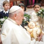 Pope Francis Instagram - EN: Tonight, our hearts are in Bethlehem, where the Prince of Peace is once more rejected by the futile logic of war, by the clash of arms that even today prevents him from finding room in the world. #Christmas ES: Nuestros corazones están esta noche en Belén, donde el Príncipe de la paz aún es rechazado por la lógica perdedora de la guerra, con el rugir de las armas que también hoy le impiden encontrar alojamiento en el mundo. #Navidad PT: Nesta noite, o nosso coração está em Belém, onde o Príncipe da Paz ainda é rejeitado pela lógica perdedora da guerra, com o estrondo das armas que ainda hoje O impede de encontrar alojamento no mundo. #Natal IT: Il nostro cuore stasera è a Betlemme, dove ancora il Principe della pace viene rifiutato dalla logica perdente della guerra, con il ruggire delle armi che anche oggi gli impedisce di trovare alloggio nel mondo. #Natale FR: Notre cœur, ce soir, est à Bethléem, où le Prince de la paix est encore rejeté par la logique perdante de la guerre, avec le fracas des armes qui, aujourd'hui encore, l’empêche de trouver une place dans le monde. #Noël DE : Unser Herz ist heute Abend in Betlehem, wo der Friedensfürst noch immer von der zum Scheitern verurteilten Logik des Krieges zurückgewiesen wird, vom Lärm der Waffen, der ihn auch heute daran hindert, in der Welt eine Herberge zu finden. #Weihnachten PL : Nasze serce jest dzisiejszego wieczoru w Betlejem, gdzie Książę pokoju jest nadal odrzucany przez przegrywającą logikę wojny, z hukiem broni, która także dziś nie pozwala Mu znaleźć miejsca na świecie. #BożeNarodzenie Basilica di San Pietro in Vaticano