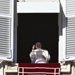 Pope Francis Instagram - EN: Each of us, through service, consistency, humility, witness of life – always by God’s grace – can be a lamp that shines and helps others find to the way on which to meet Jesus. #GospelOfTheDay (Jn 1:6-8, 19-28) PT: Cada um de nós, com o serviço, a coerência, a humildade, com o testemunho de vida - sempre com a graça de Deus - pode ser uma lâmpada que brilha e ajuda os outros a encontrar o caminho para encontrar Jesus. #EvangelhodeHoje (João 1,6-8.19- 28) ES: Cada uno de nosotros, con el servicio, la coherencia, la humildad, con el testimonio de vida -siempre con la gracia de Dios- puede ser una lámpara que brilla y ayudar a los demás a encontrar el camino para encontrarse con Jesús. #EvangelioDeHoy (Jn 1,6-8.19-28) IT: Ciascuno di noi, con il servizio, la coerenza, l’umiltà, con la testimonianza della vita – sempre con la grazia di Dio – può essere una lampada che risplende e aiuta gli altri a trovare la via per incontrare Gesù. #VangelodiOggi (Gv 1,6-8.19-28) FR: Chacun de nous, avec le service, la cohérence, l'humilité, avec le témoignage de vie - toujours avec la grâce de Dieu - peut être une lampe qui brille et aide les autres à trouver le chemin de la rencontre avec Jésus. #ÉvangileduJour (Jn 1, 6-8, 19-28) DE: Durch den Dienst, die Folgerichtigkeit, die Demut und das Lebenszeugnis kann jeder von uns - unter der Voraussetzung der Gnade Gottes - eine Lampe sein, die Licht gibt und den anderen hilft, den Weg zur Begegnung mit Jesus zu finden. #Evangeliumvonheute (Joh 1,6-8.19-28) PL: Każdy z nas poprzez służbę, spójność, pokorę, poprzez świadectwo życia – zawsze z Bożą łaską – może stanowić lampę oświecającą i pomagającą innym znaleźć drogę do spotkania z Jezusem. #Ewangeliazdnia (J 1,6-8.19-28) Città del Vaticano