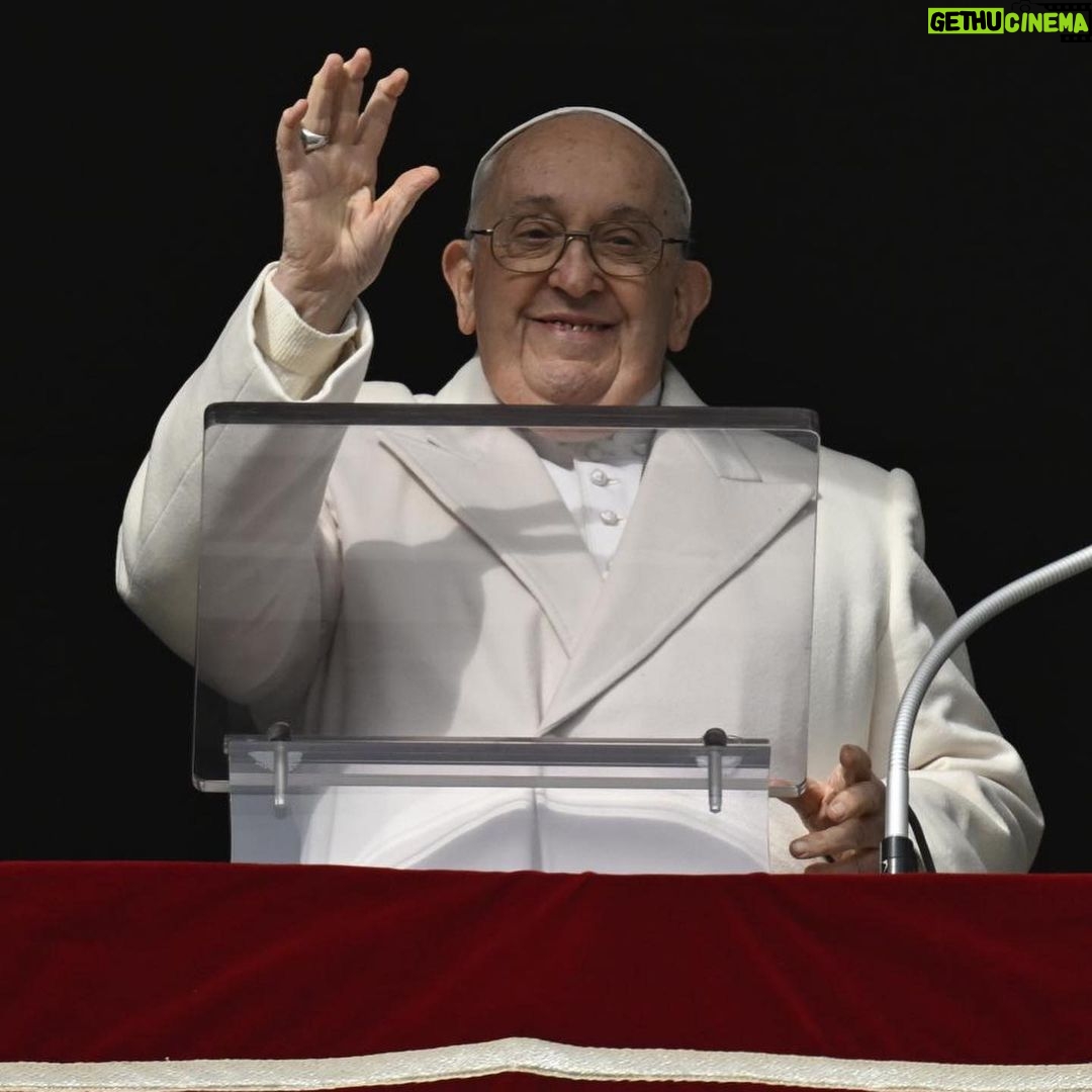 Pope Francis Instagram - EN: #TodaysGospel demonstrates two attitudes of Mary that help us to understand how she would have guarded the unique gift she received, a heart completely free from sin: amazement regarding the works of God and fidelity in the simple things. #ImmaculateConception PT: O #EvangelhodeHoje apresenta-nos duas atitudes de Maria que nos ajudam a compreender como ela preservou o dom único que recebeu, o de um coração totalmente livre do pecado: o estupor pelas obras de Deus e a fidelidade nas coisas simples. #ImaculadaConceição ES: El #EvangeliodeHoy muestra dos actitudes de María que nos ayudan a comprender cómo custodió el don único que recibió, un corazón totalmente libre de pecado: el asombro ante las obras de Dios y la fidelidad en las cosas simples. #InmaculadaConcepción IT: Il #VangelodiOggi mostra due atteggiamenti di Maria che ci aiutano a capire come lei abbia custodito il dono unico che ha ricevuto, quello di un cuore totalmente libero dal peccato: lo stupore per le opere di Dio e la fedeltà nelle cose semplici. #ImmacolataConcezione FR: L'#ÉvangileduJour montre deux attitudes de Marie nous aidant à comprendre comment elle a chéri le don unique qu'elle a reçu, celui d'un cœur totalement libéré du péché: l'émerveillement devant les œuvres de Dieu et la fidélité dans les choses simples. #ImmaculéeConception PL: Dzisiejsza Ewangelia ukazuje dwie postawy Maryi pomagające nam zrozumieć, w jaki sposób strzegła Ona wyjątkowego daru, który otrzymała – serce całkowicie wolne od grzechu. Są to zadziwienie dziełami Boga i wierność w rzeczach prostych. #NiepokalanePoczęcie Vatican City