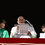 Pope Francis Instagram - EN: The evil spirit wants to "ensalve our soul" and uses many "chains": dependencies, trends, consumerism, hedonism. Jesus came to free us: let us invoke Him! May we never make a compromise with evil, but follow the One who gave His life for us. #GospelOfTheDay PT: O espírito maligno quer “acorrentar a nossa alma” e usa muitas “correntes”: vícios, modas, consumismo, hedonismo... Jesus veio para nos libertar: invoquemo-lo! Não nos comprometamos com o mal, mas sigamos Aquele que deu a vida por nós. #EvangelhoDoDia IT: Lo spirito maligno vuole "incatenarci l'anima" e si serve di tante "catene": dipendenze, mode, consumismo, edonismo... Gesù è venuto a liberarci: invochiamolo! Non facciamo compromessi col male, ma seguiamo Chi ha dato la vita per noi. #VangeloDelGiorno FR: L'esprit du mal veut "enchaîner nos âmes" et utilise de nombreuses "chaînes" : addictions, modes, consumérisme, hédonisme... Jésus est venu nous libérer : invoquons-le ! Ne nous compromettons pas avec le mal, mais suivons Celui qui a donné sa vie pour nous. #Évangile du jour DE: Der böse Geist will "unsere Seele anketten" und bedient sich vieler "Ketten": Sucht, Moden, Konsum, Hedonismus... Jesus ist gekommen, uns zu befreien: rufen wir zu ihm! Machen wir keine Kompromisse mit dem Bösen, sondern folgen wir dem, der sein Leben für uns gegeben hat. #Evangeliumvonheute PL: Zły duch chce „skrępować nasze dusze” i używa „łańcuchów” uzależnień, panującej mody, konsumpcjonizmu i hedonizmu. Jezus przyszedł, aby nas wyzwolić: przyzywajmy Go! Nie idźmy na kompromis ze złem, tylko śledźmy Tego, który oddał za nas życie. #ewangeliadnia Città del Vaticano