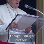 Pope Francis Instagram - PT: Estou próximo de todos aqueles que sofrem, palestinianos e israelitas. Abraço-os neste momento sombrio. E rezo muito por eles. Que cessem as armas, que nunca trarão a paz, e que o conflito não se alargue! Basta! Basta, irmãos, basta! Em Gaza, que os feridos sejam imediatamente socorridos, que os civis sejam protegidos, que cheguem mais ajudas humanitárias àquela população exausta. Libertem os reféns, entre os quais se encontram muitos idosos e crianças. Cada ser humano, seja ele cristão, judeu, muçulmano, de qualquer povo ou religião, cada ser humano é sagrado, é precioso aos olhos de Deus e tem o direito de viver em paz. ES: Estoy cerca de todos los que sufren, palestinos e israelíes. Los abrazo en este momento oscuro. Y rezo mucho por ellos. Que cesen las armas, que nunca traerán la paz, y que no se amplíe el conflicto. Basta. Basta, hermanos, ¡basta! En Gaza, que se socorra inmediatamente a los heridos, que se proteja a los civiles, que llegue mucha más ayuda humanitaria a esa población exhausta. Liberen a los rehenes, entre los que hay muchos ancianos y niños. Todo ser humano, ya sea cristiano, judío, musulmán, de cualquier pueblo o religión, todo ser humano es sagrado, es precioso a los ojos de Dios y tiene derecho a vivir en paz. Piazza San Pietro in Vaticano