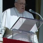 Pope Francis Instagram - EN: Jesus has the power to cast out the devil. Jesus frees us from the power of evil and – let us be clear but be careful – He casts out the devil but never dialogues with the devil! Jesus never dialogued with the devil, and when He was tempted in the desert, His responses were words from the Bible, never a dialogue. Brothers and sisters: do not dialogue with the devil! Be careful: do not enter into dialogue with the devil, because if you dialogue with him, he will win, always. Be careful. FR: Jésus a le pouvoir de chasser le diable. Jésus délivre du pouvoir du mal et - faisons attention - chasse le diable, mais jamais ne dialogue avec le diable ! Jésus n'a jamais conversé avec le diable, et lorsqu'il a été tenté dans le désert, les réponses de Jésus étaient des paroles de la Bible, jamais un dialogue. Frères et sœurs : pas de dialogue avec le diable ! Attention : avec le diable, on ne dialogue pas, parce que si on entre en dialogue avec lui, c'est lui qui gagne, toujours. Faites attention. IT: Gesù ha il potere di cacciare via il diavolo. Gesù libera dal potere del male e – notiamo bene – ma – stiamo attenti – caccia via il diavolo ma non dialoga mai col diavolo con lui! Mai Gesù ha dialogato con il diavolo, e quando è stato tentato nel deserto, le risposte di Gesù erano parole della Bibbia, mai un dialogo. Fratelli e sorelle: con il diavolo non si dialoga! State attenti: con il diavolo non si dialoga, perché se tu entri a dialogare con lui, vince lui, sempre. State attenti. ES:Jesús tiene el poder de echar al diablo. Jesús libera del poder del mal, pero -tengamos cuidado- ¡expulsa al diablo, pero no conversa con él! No dialogar con el diablo. Cuando fue tentado en el desierto, las respuestas de Jesús fueron palabras de la Biblia, nunca un diálogo. Hermanos y hermanas: con el diablo no se dialoga. Tened cuidado: con el diablo no se dialoga, porque si entráis en diálogo con él, él gana, siempre. Tened cuidado. PT: Irmãos e irmãs, com o diabo não se dialoga! Cuidado: com o diabo não se dialoga, porque se você começar a dialogar, ele vence. Sempre. Cuidado.