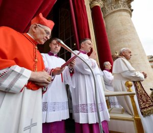 Pope Francis Instagram - EN: We are full of hope and trust as we realize that the Lord has been born for us; that the eternal Word of the Father, the infinite God, has made his home among us.  He became flesh; he came “to dwell among us” (Jn 1:14). This is the good news that changed the course of history. Merry Christmas!
PT: Enche-nos de confiança e esperança saber que o Senhor nasceu para nós; que a Palavra eterna do Pai, o Deus infinito, fixou a sua morada entre nós. Fez-Se carne, veio «habitar connosco» (Jo 1, 14): esta é a notícia que muda o curso da história. Feliz Natal!
ES: Nos llena de confianza y esperanza saber que el Señor nació por nosotros; que la Palabra eterna del Padre, el Dios infinito, puso su morada entre nosotros; que se hizo carne, vino «y habitó entre nosotros» (Jn 1,14). Esta es la noticia que cambia el curso de la historia. ¡Feliz Navidad!
IT: Ci riempie di fiducia e di speranza sapere che il Signore è nato per noi; che la Parola eterna del Padre, il Dio infinito, ha fissato la sua dimora tra noi. Si è fatto carne, è venuto «ad abitare in mezzo a noi» (Gv 1,14): ecco la notizia che cambia il corso della storia. Buon Natale!
FR: Cela nous remplit de confiance et d'espérance de savoir que le Seigneur est né pour nous, que la Parole éternel du Père, le Dieu infini, a fixé sa demeure parmi nous. Il s'est fait chair, il est venu "habiter parmi nous" (Jn 1,14) : voilà la nouvelle qui change le cours de l'histoire. Joyeux Noël !
PL: Napełnia nas ufnością i nadzieją świadomość, że Pan narodził się dla nas, że odwieczne Słowo Ojca, nieskończony Bóg, zamieszkał pośród nas. Stał się ciałem, przyszedł by „zamieszkać wśród nas” (J 1, 14): to jest wiadomość, która zmienia bieg dziejów! Wesołych Świąt Bożego Narodzenia!
 
DE: Es erfüllt uns mit Zuversicht und Hoffnung, zu wissen, dass der Herr für uns geboren ist; dass das ewige Wort des Vaters, der unendliche Gott, mitten unter uns Wohnung genommen hat. Er ist Fleisch geworden, er ist gekommen »und hat unter uns gewohnt« (Joh 1,14): Dies ist die Nachricht, die den Lauf der Geschichte verändert. Frohe Weihnachten!