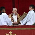 Pope Francis Instagram - EN: We are full of hope and trust as we realize that the Lord has been born for us; that the eternal Word of the Father, the infinite God, has made his home among us. He became flesh; he came “to dwell among us” (Jn 1:14). This is the good news that changed the course of history. Merry Christmas! PT: Enche-nos de confiança e esperança saber que o Senhor nasceu para nós; que a Palavra eterna do Pai, o Deus infinito, fixou a sua morada entre nós. Fez-Se carne, veio «habitar connosco» (Jo 1, 14): esta é a notícia que muda o curso da história. Feliz Natal! ES: Nos llena de confianza y esperanza saber que el Señor nació por nosotros; que la Palabra eterna del Padre, el Dios infinito, puso su morada entre nosotros; que se hizo carne, vino «y habitó entre nosotros» (Jn 1,14). Esta es la noticia que cambia el curso de la historia. ¡Feliz Navidad! IT: Ci riempie di fiducia e di speranza sapere che il Signore è nato per noi; che la Parola eterna del Padre, il Dio infinito, ha fissato la sua dimora tra noi. Si è fatto carne, è venuto «ad abitare in mezzo a noi» (Gv 1,14): ecco la notizia che cambia il corso della storia. Buon Natale! FR: Cela nous remplit de confiance et d'espérance de savoir que le Seigneur est né pour nous, que la Parole éternel du Père, le Dieu infini, a fixé sa demeure parmi nous. Il s'est fait chair, il est venu "habiter parmi nous" (Jn 1,14) : voilà la nouvelle qui change le cours de l'histoire. Joyeux Noël ! PL: Napełnia nas ufnością i nadzieją świadomość, że Pan narodził się dla nas, że odwieczne Słowo Ojca, nieskończony Bóg, zamieszkał pośród nas. Stał się ciałem, przyszedł by „zamieszkać wśród nas” (J 1, 14): to jest wiadomość, która zmienia bieg dziejów! Wesołych Świąt Bożego Narodzenia! DE: Es erfüllt uns mit Zuversicht und Hoffnung, zu wissen, dass der Herr für uns geboren ist; dass das ewige Wort des Vaters, der unendliche Gott, mitten unter uns Wohnung genommen hat. Er ist Fleisch geworden, er ist gekommen »und hat unter uns gewohnt« (Joh 1,14): Dies ist die Nachricht, die den Lauf der Geschichte verändert. Frohe Weihnachten! Vatican City
