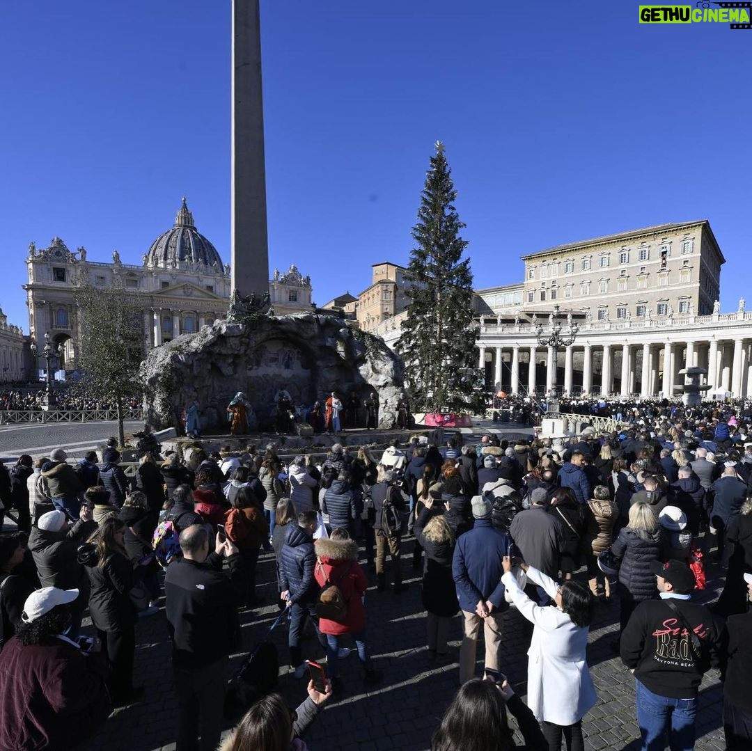 Pope Francis Instagram - EN: Each of us, through service, consistency, humility, witness of life – always by God’s grace – can be a lamp that shines and helps others find to the way on which to meet Jesus. #GospelOfTheDay (Jn 1:6-8, 19-28) PT: Cada um de nós, com o serviço, a coerência, a humildade, com o testemunho de vida - sempre com a graça de Deus - pode ser uma lâmpada que brilha e ajuda os outros a encontrar o caminho para encontrar Jesus. #EvangelhodeHoje (João 1,6-8.19- 28) ES: Cada uno de nosotros, con el servicio, la coherencia, la humildad, con el testimonio de vida -siempre con la gracia de Dios- puede ser una lámpara que brilla y ayudar a los demás a encontrar el camino para encontrarse con Jesús. #EvangelioDeHoy (Jn 1,6-8.19-28) IT: Ciascuno di noi, con il servizio, la coerenza, l’umiltà, con la testimonianza della vita – sempre con la grazia di Dio – può essere una lampada che risplende e aiuta gli altri a trovare la via per incontrare Gesù. #VangelodiOggi (Gv 1,6-8.19-28) FR: Chacun de nous, avec le service, la cohérence, l'humilité, avec le témoignage de vie - toujours avec la grâce de Dieu - peut être une lampe qui brille et aide les autres à trouver le chemin de la rencontre avec Jésus. #ÉvangileduJour (Jn 1, 6-8, 19-28) DE: Durch den Dienst, die Folgerichtigkeit, die Demut und das Lebenszeugnis kann jeder von uns - unter der Voraussetzung der Gnade Gottes - eine Lampe sein, die Licht gibt und den anderen hilft, den Weg zur Begegnung mit Jesus zu finden. #Evangeliumvonheute (Joh 1,6-8.19-28) PL: Każdy z nas poprzez służbę, spójność, pokorę, poprzez świadectwo życia – zawsze z Bożą łaską – może stanowić lampę oświecającą i pomagającą innym znaleźć drogę do spotkania z Jezusem. #Ewangeliazdnia (J 1,6-8.19-28) Città del Vaticano