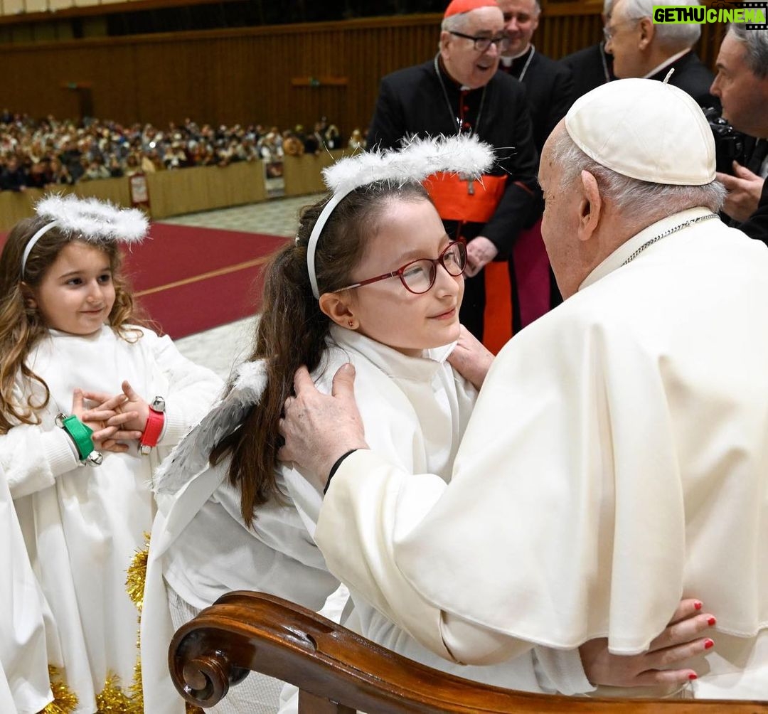 Pope Francis Instagram - EN: Your Living Nativity reminds everyone how the suffering of Bethlehem is an open wound for the Middle East and the whole world. This Christmas let us think of the Holy Land. @basilicasantamariamaggiore PT: O Presépio Vivo de vocês recorda a todos como o sofrimento de Belém é uma ferida aberta para o Médio Oriente e para o mundo inteiro. Neste Natal pensemos na Terra Santa. ES: Vuestro belén viviente nos recuerda a todos que el sufrimiento de Belén es una herida abierta para Oriente Medio y para el mundo entero. Esta Navidad, pensemos en Tierra Santa. IT: Il vostro Presepe Vivente ricorda a tutti come la sofferenza di Betlemme sia una ferita aperta per il Medio Oriente e per il mondo intero. Questo Natale pensiamo alla Terra Santa. FR: Votre crèche vivante rappelle à tous que la souffrance de Bethléem est une plaie ouverte pour le Proche-Orient et le monde entier. En ce Noël, pensons à la Terre Sainte. DE: Ihre Lebendige Krippe erinnert uns daran, dass das Leid in Bethlehem eine offene Wunde für den Nahen Osten und die ganze Welt ist. Lasst uns dieses Weihnachten an das Heilige Land denken. Città del Vaticano