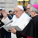 Pope Francis Instagram - EN: Let us entrust ourselves to our Mother, prayer particulary for peace, peace in Ukraine, peace in Palestine and Israel, and in every land wounded by war. Let us ask for peace, that hearts might be at peace, that there might be peace! PT: Entreguemo-nos à nossa Mãe, rezando em particular pela paz, a paz na Ucrânia, a paz na Palestina e em Israel, e em todas as terras feridas pelas guerras. Peçamos a paz, que os corações sejam pacificados, que haja paz! ES: Encomendémonos a nuestra Madre, rezando en especial por la paz, la paz en Ucrania, la paz en Palestina e Israel, y en todas las tierras heridas por las guerras. Pidamos paz, que los corazones se pacifiquen, ¡que haya paz! IT: Affidiamoci alla nostra Madre, pregando in particolare per la pace, la pace in Ucraina, la pace in Palestina e Israele, e in tutte le terre ferite dalle guerre. Chiediamo pace, che i cuori si pacifichino, che ci sia la pace! FR: Prions notre Mère, en particulier pour la paix, la paix en Ukraine, la paix en Palestine, en Israël, et dans toutes les terres meurtries par les guerres. Demandons la paix, que les cœurs s'apaisent, que vienne la paix! PL: Oddajmy się w opiekę naszej Matce, modląc się zwłaszcza o pokój: o pokój na Ukrainie, pokój w Palestynie i w Izraelu, i we wszystkich ziemiach zranionych przez wojnę. Prośmy o pokój, prośmy, żeby serca się uspokoiły, aby nastał pokój! Piazza di Spagna