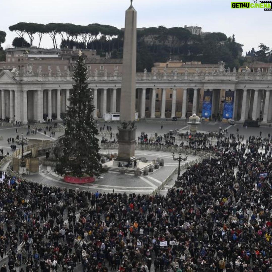 Pope Francis Instagram - EN: #TodaysGospel demonstrates two attitudes of Mary that help us to understand how she would have guarded the unique gift she received, a heart completely free from sin: amazement regarding the works of God and fidelity in the simple things. #ImmaculateConception PT: O #EvangelhodeHoje apresenta-nos duas atitudes de Maria que nos ajudam a compreender como ela preservou o dom único que recebeu, o de um coração totalmente livre do pecado: o estupor pelas obras de Deus e a fidelidade nas coisas simples. #ImaculadaConceição ES: El #EvangeliodeHoy muestra dos actitudes de María que nos ayudan a comprender cómo custodió el don único que recibió, un corazón totalmente libre de pecado: el asombro ante las obras de Dios y la fidelidad en las cosas simples. #InmaculadaConcepción IT: Il #VangelodiOggi mostra due atteggiamenti di Maria che ci aiutano a capire come lei abbia custodito il dono unico che ha ricevuto, quello di un cuore totalmente libero dal peccato: lo stupore per le opere di Dio e la fedeltà nelle cose semplici. #ImmacolataConcezione FR: L'#ÉvangileduJour montre deux attitudes de Marie nous aidant à comprendre comment elle a chéri le don unique qu'elle a reçu, celui d'un cœur totalement libéré du péché: l'émerveillement devant les œuvres de Dieu et la fidélité dans les choses simples. #ImmaculéeConception PL: Dzisiejsza Ewangelia ukazuje dwie postawy Maryi pomagające nam zrozumieć, w jaki sposób strzegła Ona wyjątkowego daru, który otrzymała – serce całkowicie wolne od grzechu. Są to zadziwienie dziełami Boga i wierność w rzeczach prostych. #NiepokalanePoczęcie Vatican City