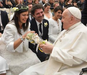 Pope Francis Instagram - EN: Let us ask the Holy Spirit to enlighten us so that we may be able to give an account of our faith and hope to today's world with words and, above all, with the testimony of our lives. #GeneralAudience
 
PT: Peçamos ao Espírito Santo que nos ilumine para que saibamos dar razão da nossa fé e da nossa esperança ao mundo de hoje com as palavras e, sobretudo, com o testemunho da nossa vida. #AudiênciaGeral
 
ES: Pidamos al Espíritu Santo que nos ilumine para que sepamos dar razones de nuestra fe y nuestra esperanza al mundo de hoy, no sólo con palabras sino con el testimonio de nuestra vida. #AudienciaGeneral
 
IT: Chiediamo allo Spirito Santo di illuminarci affinché sappiamo rendere ragione della nostra fede e della nostra speranza al mondo di oggi con le parole e soprattutto con la testimonianza della nostra vita. #UdienzaGenerale

FR: Demandons à l'Esprit Saint de nous éclairer pour que nous sachions rendre compte de notre foi et de notre espérance au monde d'aujourd'hui par des paroles et surtout par le témoignage de notre vie. #AudienceGénérale

PL: Prośmy o światło Ducha Świętego, abyśmy umieli uzasadnić naszą wiarę i naszą nadzieję w dzisiejszym świecie słowami, a przede wszystkim świadectwem naszego życia. #AudiencjaOgólna 

DE: Bitten wir den Heiligen Geist, uns zu erleuchten, damit wir der Welt von heute Rechenschaft ablegen können für unseren Glauben und unsere Hoffnung - mit Worten und vor allem mit dem Zeugnis unseres Lebens. #Generalaudienz