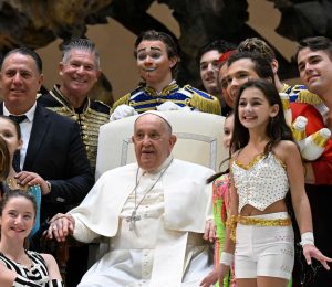 Pope Francis Instagram - EN: Let us ask the Holy Spirit to enlighten us so that we may be able to give an account of our faith and hope to today's world with words and, above all, with the testimony of our lives. #GeneralAudience
 
PT: Peçamos ao Espírito Santo que nos ilumine para que saibamos dar razão da nossa fé e da nossa esperança ao mundo de hoje com as palavras e, sobretudo, com o testemunho da nossa vida. #AudiênciaGeral
 
ES: Pidamos al Espíritu Santo que nos ilumine para que sepamos dar razones de nuestra fe y nuestra esperanza al mundo de hoy, no sólo con palabras sino con el testimonio de nuestra vida. #AudienciaGeneral
 
IT: Chiediamo allo Spirito Santo di illuminarci affinché sappiamo rendere ragione della nostra fede e della nostra speranza al mondo di oggi con le parole e soprattutto con la testimonianza della nostra vita. #UdienzaGenerale

FR: Demandons à l'Esprit Saint de nous éclairer pour que nous sachions rendre compte de notre foi et de notre espérance au monde d'aujourd'hui par des paroles et surtout par le témoignage de notre vie. #AudienceGénérale

PL: Prośmy o światło Ducha Świętego, abyśmy umieli uzasadnić naszą wiarę i naszą nadzieję w dzisiejszym świecie słowami, a przede wszystkim świadectwem naszego życia. #AudiencjaOgólna 

DE: Bitten wir den Heiligen Geist, uns zu erleuchten, damit wir der Welt von heute Rechenschaft ablegen können für unseren Glauben und unsere Hoffnung - mit Worten und vor allem mit dem Zeugnis unseres Lebens. #Generalaudienz