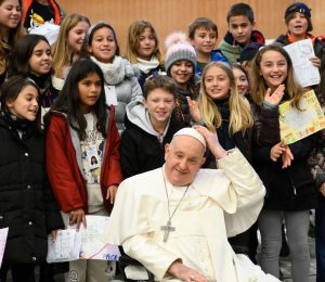 Pope Francis Instagram - EN: Let us ask the Holy Spirit to enlighten us so that we may be able to give an account of our faith and hope to today's world with words and, above all, with the testimony of our lives. #GeneralAudience
 
PT: Peçamos ao Espírito Santo que nos ilumine para que saibamos dar razão da nossa fé e da nossa esperança ao mundo de hoje com as palavras e, sobretudo, com o testemunho da nossa vida. #AudiênciaGeral
 
ES: Pidamos al Espíritu Santo que nos ilumine para que sepamos dar razones de nuestra fe y nuestra esperanza al mundo de hoy, no sólo con palabras sino con el testimonio de nuestra vida. #AudienciaGeneral
 
IT: Chiediamo allo Spirito Santo di illuminarci affinché sappiamo rendere ragione della nostra fede e della nostra speranza al mondo di oggi con le parole e soprattutto con la testimonianza della nostra vita. #UdienzaGenerale

FR: Demandons à l'Esprit Saint de nous éclairer pour que nous sachions rendre compte de notre foi et de notre espérance au monde d'aujourd'hui par des paroles et surtout par le témoignage de notre vie. #AudienceGénérale

PL: Prośmy o światło Ducha Świętego, abyśmy umieli uzasadnić naszą wiarę i naszą nadzieję w dzisiejszym świecie słowami, a przede wszystkim świadectwem naszego życia. #AudiencjaOgólna 

DE: Bitten wir den Heiligen Geist, uns zu erleuchten, damit wir der Welt von heute Rechenschaft ablegen können für unseren Glauben und unsere Hoffnung - mit Worten und vor allem mit dem Zeugnis unseres Lebens. #Generalaudienz