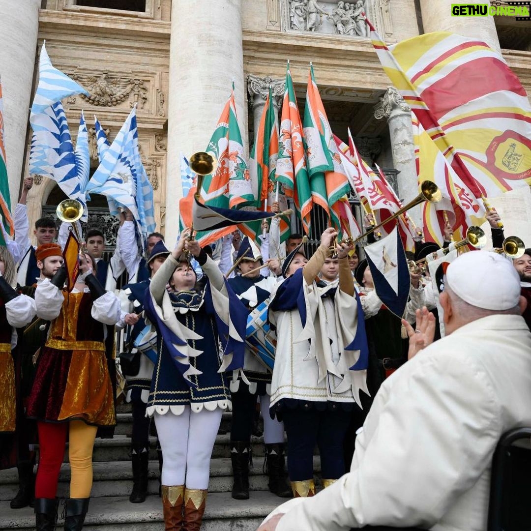 Pope Francis Instagram - EN: The Church is not a place for the perfect and the privileged. It is a community of disciples that bears witness to Jesus whom by grace they have come to know. We intercede for all, praying, loving and sacrificing ourselves for the world. #GeneralAudience PT: A Igreja não é um lugar de pessoas perfeitas e privilegiadas, mas uma comunidade de discípulos que dão testemunho Daquele que pela graça conheceu, Jesus, e que intercede por todos, rezando, amando e sacrificando-se pelo mundo. #AudiênciaGeral ES: La Iglesia no es un lugar de perfectos y privilegiados, sino una comunidad de discípulos que testimonia a Aquel que por gracia ha conocido, Jesús, y que intercede por todos, rezando, amando y sacrificándose por el mundo. #AudienciaGeneral IT: La Chiesa non è un posto di perfetti e di privilegiati, ma una comunità di discepoli che testimonia Colui che per grazia ha conosciuto, Gesù, e che intercede per tutti, pregando, amando e sacrificandosi per il mondo. #UdienzaGenerale FR: L'Église n'est pas un lieu réservé aux parfaits et aux privilégiés, mais une communauté de disciples qui témoigne de Celui que par grâce elle a connu, Jésus, et qui intercède pour tous, priant, aimant et se sacrifiant pour le monde. #AudienceGénérale DE: Die Kirche ist kein Ort von perfekten und privilegierten Menschen, sondern eine Jüngergemeinschaft, die Jesus bezeugt, den sie durch Gnade erkannt hat, und die Fürsprecherin aller Menschen ist, indem sie betet, liebt und sich für die Welt opfert. #Generalaudienz Vatican City