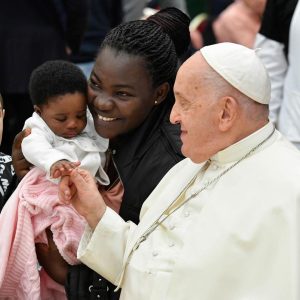 Pope Francis Instagram - EN: Poverty is a scandal. When the Lord returns, he will settle accounts with us. Let us #PrayTogether that each of us, according to the gift we received and the mission entrusted to us, may strive “to make charity bear fruit” and draw near to some poor person. #WorldDayofthePoor PT: A pobreza é um escândalo. Quando o Senhor voltar, pedir-nos-á contas. #RezemosJuntos para que cada um, segundo o dom recebido e a missão que lhe foi confiada, se comprometa a «pôr a render a caridade» e a aproximar-se de qualquer pobre. #DiaMundialdosPobres ES: La pobreza es un escándalo. Cuando el Señor vuelva nos pedirá cuenta. Recemos para que cada uno de nosotros, según el don recibido y la misión que le ha sido confiada, se comprometa a “hacer fructificar la caridad” y a hacerse cercano a algún pobre. #JornadaMundialdelosPobres IT: La povertà è uno scandalo. Quando il Signore tornerà ce ne chiederà conto. #PreghiamoInsieme perché ciascuno di noi, secondo il dono ricevuto e la missione che gli è stata affidata, si impegni a “far fruttare la carità” e ad essere vicino a qualche povero. #GiornataMondialedeiPoveri FR: La pauvreté est un scandale. Quand le Seigneur reviendra, il nous en demandera compte. #PrionsEnsemble pour que chacun de nous, selon le don qu’il a reçu et la mission qui lui a été confiée, s’efforce de “faire fructifier la charité” et d’être proche de quelque pauvre. #JournéeMondialedesPauvres PL: Nędza jest skandalem. Kiedy Pan powróci, zapyta nas o to. Módlmy się, aby każdy z nas, zgodnie z otrzymanym darem i powierzoną misją, starał się „przynosić owoce miłości miłosiernej”, i być blisko jakiegoś biedaka. DE: Die Armut ist ein Skandal. Wenn der Herr wiederkommt, wird er von uns Rechenschaft darüber verlangen. Beten wir, dass ein jeder von uns sich entsprechend seiner Gabe darum bemüht „die Nächstenliebe Früchte bringen zu lassen“ und dem einen oder anderen armen Menschen nahe zu sein. Vatican City