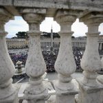 Pope Francis Instagram - EN: The wisdom of life lies in taking care of what cannot be seen, but is more important, because it is within us. It is nurturing the inner life. This means knowing how to stop and listen to one’s heart, to keep watch over one’s own thoughts and feelings #GospelOfToday (Mt 25:1-13) ES: La sabiduría de la vida reside en cuidar lo que no se ve, pero que es más importante, porque está dentro de nosotros. Es el cuidado de la vida interior. Significa saber detenerse y escuchar el corazón, atender los pensamientos y los sentimientos. #EvangeliodeHoy (Mt 25,1-13) PT: A sabedoria da vida está em zelar por aquilo que não pode ser visto, mas que é mais importante, porque está dentro de nós. É o cuidado com a vida interior. Significa saber parar e ouvir o coração, vigiar os pensamentos e os sentimentos. #EvangelhoDeHoje (Mt 25,1-13) IT: La saggezza della vita sta nel curare ciò che non si vede, ma è più importante, perché sta dentro di noi. È la custodia della vita interiore. Vuol dire sapersi fermare per ascoltare il proprio cuore, per vigilare sui propri pensieri e sentimenti. #VangeloDiOggi (Mt 25,1-13) FR: La sagesse de la vie consiste à prendre soin de ce qui ne se voit pas, alors qu’il s’agit de l’essentiel. C'est l’attention portée à la vie intérieure. Cela signifie savoir s'arrêter pour écouter son cœur, veiller sur ses pensées et ses sentiments. #EvangileduJour (Mt 25, 1-13) DE: Die Weisheit des Lebens besteht in der Pflege dessen, was man nicht sieht, was jedoch wichtiger ist, weil es in uns lebt. Es ist die Bewahrung des inneren Lebens. Es bedeutet, innezuhalten, um auf das Herz zu hören, um über die Gedanken und Gefühle zu wachen. #Tagesevangelium Piazza San Pietro in Vaticano