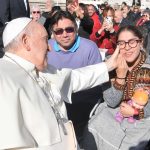 Pope Francis Instagram - EN: In every personal or social situation or circumstance of our life, the Lord is present and calls to us to inhabit our own time, to share our life with others, to mingle with the joys and sorrows of the world. #GeneralAudience PT: Em cada situação e circunstância pessoal ou social da nossa vida, o Senhor está presente e chama-nos a viver o nosso tempo, a partilhar a vida dos outros, a misturar-nos nas alegrias e tristezas do mundo. #AudiênciaGeral ES: En toda situación y circunstancia personal o social de nuestra vida, el Señor está presente y nos llama a habitar nuestro tiempo, a compartir la vida de los otros, a mezclarnos en las alegrías y los dolores del mundo. #AudienciaGeneral IT: In ogni situazione e circostanza personale o sociale della nostra vita, il Signore è presente e ci chiama ad abitare il nostro tempo, a condividere la vita degli altri, a mescolarci alle gioie e ai dolori del mondo. #UdienzaGenerale FR: Dans chaque situation et circonstance personnelle ou sociale de notre vie, le Seigneur est présent et nous appelle à habiter notre temps, à partager la vie des autres, à nous mêler aux joies et aux peines du monde. #AudienceGénérale DE: In jeder Situation und persönlichen wie gesellschaftlichen Lebenslage ist der Herr gegenwärtig und ruft uns auf, unsere Zeit zu bewohnen, das Leben der Anderen zu teilen und uns unter die Freuden und Leiden der Welt zu mischen. #Generalaudienz Vatican City