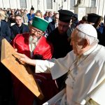 Pope Francis Instagram - EN: In every personal or social situation or circumstance of our life, the Lord is present and calls to us to inhabit our own time, to share our life with others, to mingle with the joys and sorrows of the world. #GeneralAudience PT: Em cada situação e circunstância pessoal ou social da nossa vida, o Senhor está presente e chama-nos a viver o nosso tempo, a partilhar a vida dos outros, a misturar-nos nas alegrias e tristezas do mundo. #AudiênciaGeral ES: En toda situación y circunstancia personal o social de nuestra vida, el Señor está presente y nos llama a habitar nuestro tiempo, a compartir la vida de los otros, a mezclarnos en las alegrías y los dolores del mundo. #AudienciaGeneral IT: In ogni situazione e circostanza personale o sociale della nostra vita, il Signore è presente e ci chiama ad abitare il nostro tempo, a condividere la vita degli altri, a mescolarci alle gioie e ai dolori del mondo. #UdienzaGenerale FR: Dans chaque situation et circonstance personnelle ou sociale de notre vie, le Seigneur est présent et nous appelle à habiter notre temps, à partager la vie des autres, à nous mêler aux joies et aux peines du monde. #AudienceGénérale DE: In jeder Situation und persönlichen wie gesellschaftlichen Lebenslage ist der Herr gegenwärtig und ruft uns auf, unsere Zeit zu bewohnen, das Leben der Anderen zu teilen und uns unter die Freuden und Leiden der Welt zu mischen. #Generalaudienz Vatican City