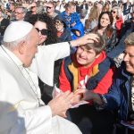 Pope Francis Instagram - EN: In every personal or social situation or circumstance of our life, the Lord is present and calls to us to inhabit our own time, to share our life with others, to mingle with the joys and sorrows of the world. #GeneralAudience PT: Em cada situação e circunstância pessoal ou social da nossa vida, o Senhor está presente e chama-nos a viver o nosso tempo, a partilhar a vida dos outros, a misturar-nos nas alegrias e tristezas do mundo. #AudiênciaGeral ES: En toda situación y circunstancia personal o social de nuestra vida, el Señor está presente y nos llama a habitar nuestro tiempo, a compartir la vida de los otros, a mezclarnos en las alegrías y los dolores del mundo. #AudienciaGeneral IT: In ogni situazione e circostanza personale o sociale della nostra vita, il Signore è presente e ci chiama ad abitare il nostro tempo, a condividere la vita degli altri, a mescolarci alle gioie e ai dolori del mondo. #UdienzaGenerale FR: Dans chaque situation et circonstance personnelle ou sociale de notre vie, le Seigneur est présent et nous appelle à habiter notre temps, à partager la vie des autres, à nous mêler aux joies et aux peines du monde. #AudienceGénérale DE: In jeder Situation und persönlichen wie gesellschaftlichen Lebenslage ist der Herr gegenwärtig und ruft uns auf, unsere Zeit zu bewohnen, das Leben der Anderen zu teilen und uns unter die Freuden und Leiden der Welt zu mischen. #Generalaudienz Vatican City